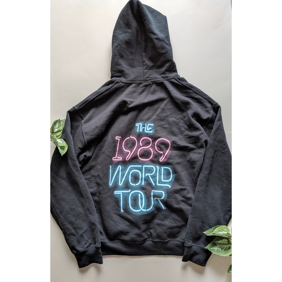 Taylor Swift Tops - Taylor Swift 1989 tour sweatshirt size med